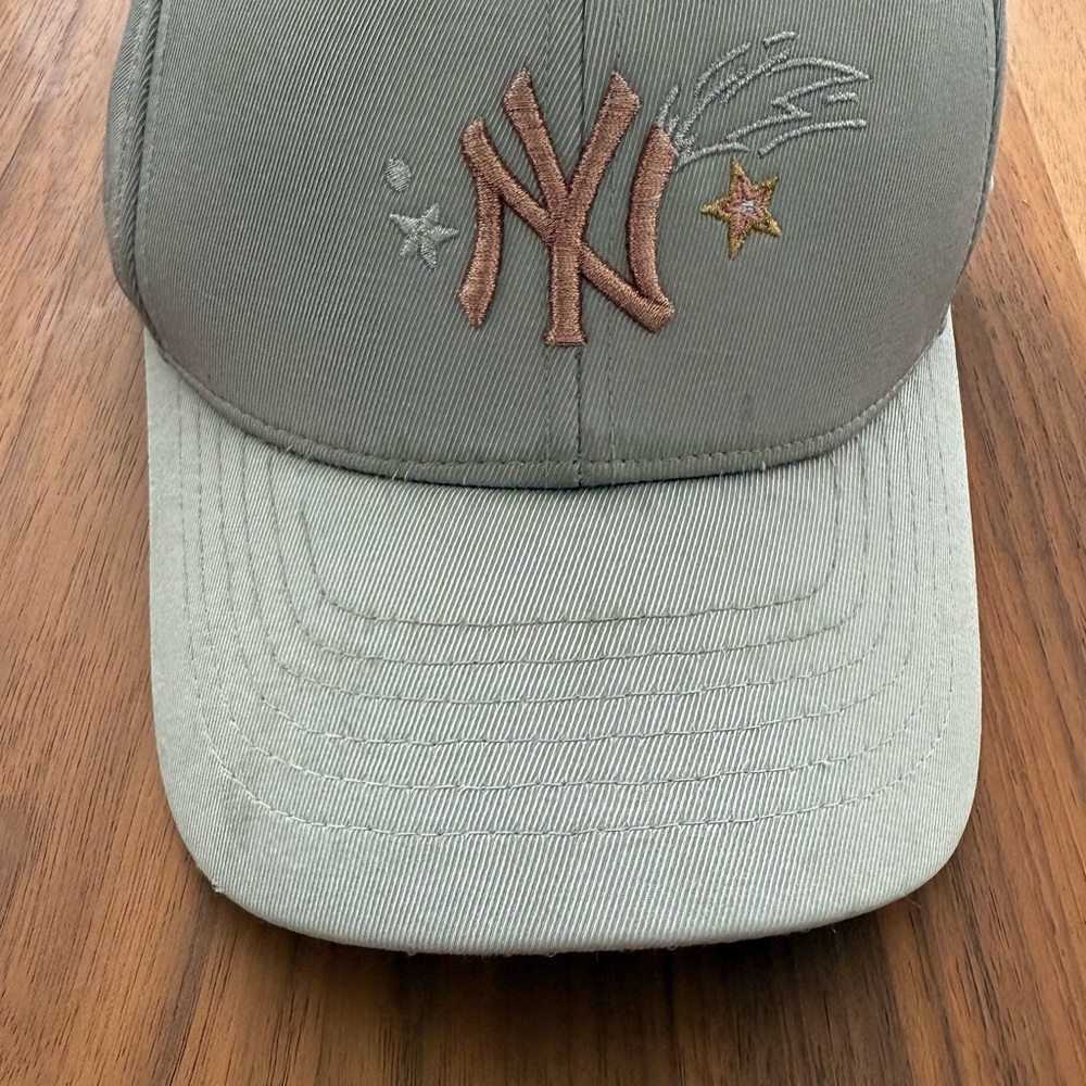 MLB Gray and Gold Women's Baseball Cap